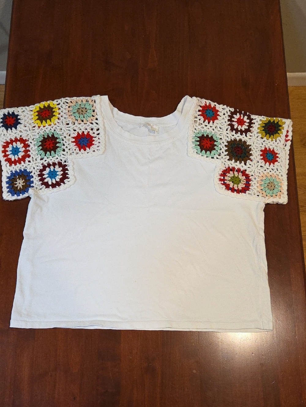 entro White Crewneck Tee